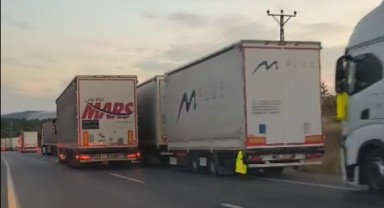 Hamzabeyli Yolunda Tır İşgali; Vatandaş Mağdur!