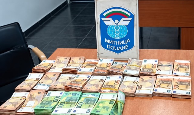 KAPITAN ANDREEVO’DA BEYAN EDİLMEYEN NAKİT OPERASYONU AYAKKABIDAN 3 BİN DOLAR ÇIKTI