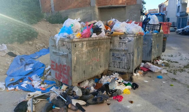 Mahalleli Çöplere Çözüm Bekliyor