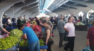 Pazartesi Pazarı’nda Tezgahlar Kışlık Ürünlerle Doldu