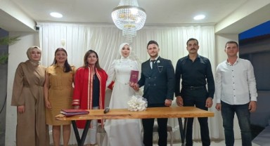 Polis Çiftin Mutlu Günü