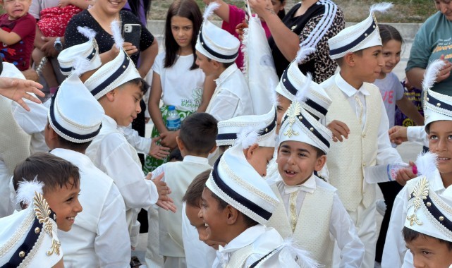 Sokaklar çocukların neşesiyle şenlendi