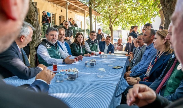 Tarım Bakanı Yumaklı Çömlekköy’de Köy Sakinleriyle Sohbet Etti
