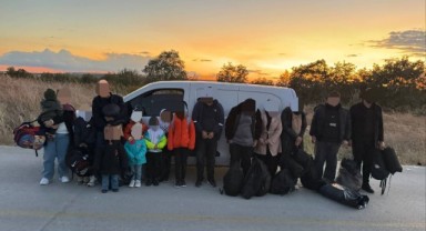 Uzunköprü’de Şüpheli Araçtan 15 Düzensiz Göçmen Çıktı