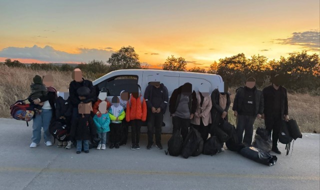 Uzunköprü’de Şüpheli Araçtan 15 Düzensiz Göçmen Çıktı
