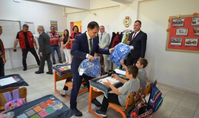 Vakıflardan Okul Kütüphanelerine Kitap Desteği