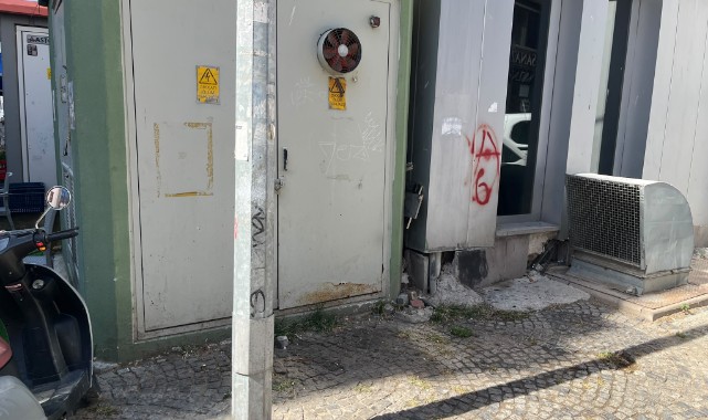 Çöp Konteynerleri Gitti, Esnafın Çilesi Başladı
