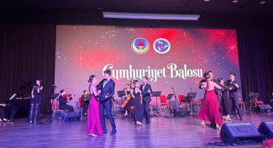 CUMHURİYET BALOSU’NDA GÖNÜLLER EĞİTİM İÇİN BİRLEŞTİ