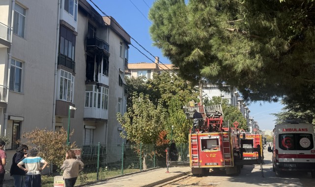  Edirne’de 4 Katlı Apartmanda Yangın: Mutfak Kullanılamaz Hale Geldi