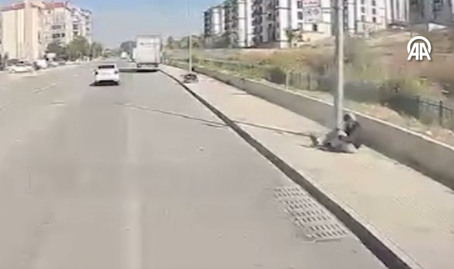 Edirne’de Motosikletli Kaldırıma ve Direğe Çarptı: Kaza Anı Görüntülendi