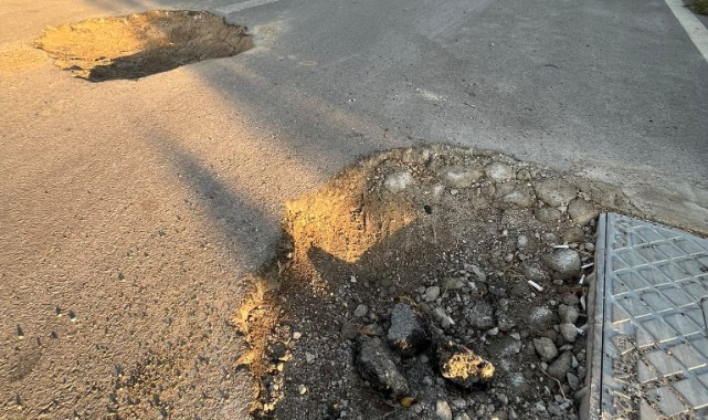 Fatih Mahallesi’nde Yol Çukurları Tehlike Saçıyor