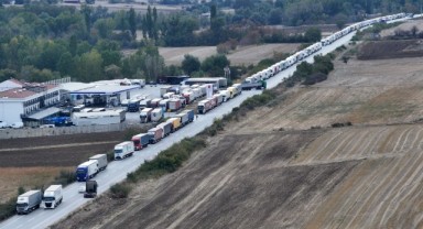 Hamzabeyli Sınır Kapısı'nda 27 kilometrelik tır kuyruğu oluştu