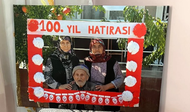 Odabaşı’ndan 104 yaşındaki Adil Dinç’e ziyaret