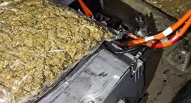 Otomobilin Aküsü Altında 4,5 Kilo Uyuşturucu Ele Geçirildi