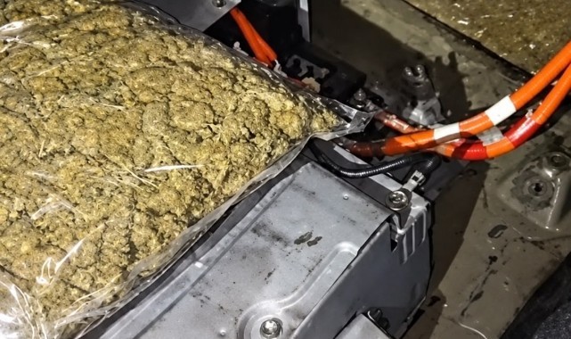 Otomobilin Aküsü Altında 4,5 Kilo Uyuşturucu Ele Geçirildi