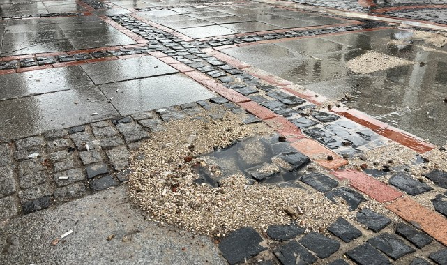 Saraçlar Caddesi’nde Onarılan Noktadan Yeniden Su Çıktı