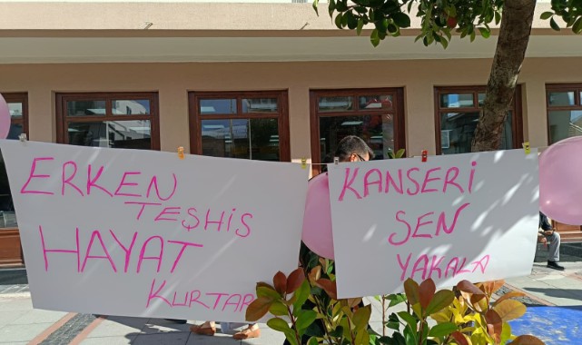 Saraçlar Caddesi Pembeye Büründü