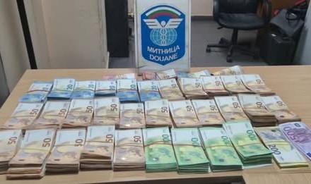 Türk tırında 162 bin 700 Euro’luk gizli para