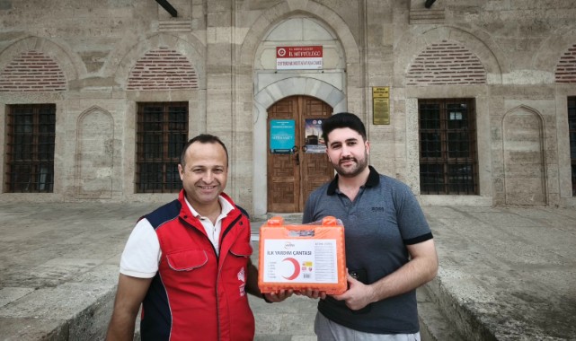 VAKIF CAMİ VE KUR’AN KURSLARINA İLK YARDIM SETİ DAĞITILDI