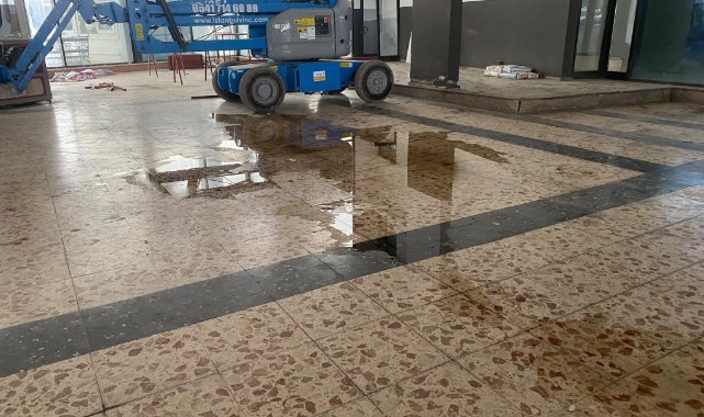 Yeni Çatı Yağmura Dayanamadı