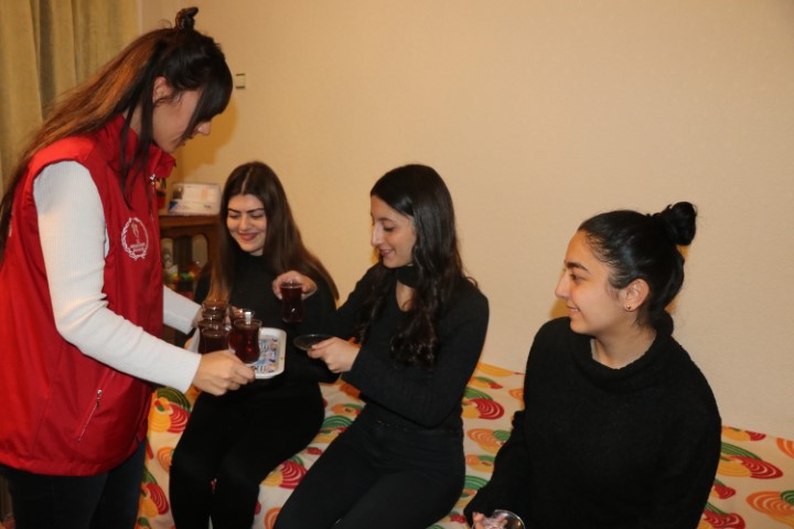 “Çayımızı alıp geliyoruz”