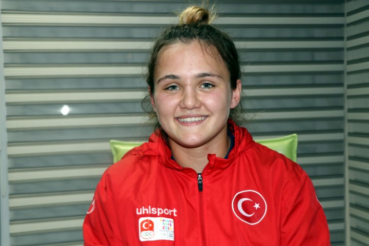 İdolü, Adar…