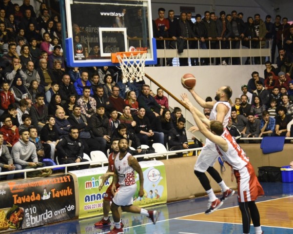 TBL’de ilk ayrı sona eriyor
