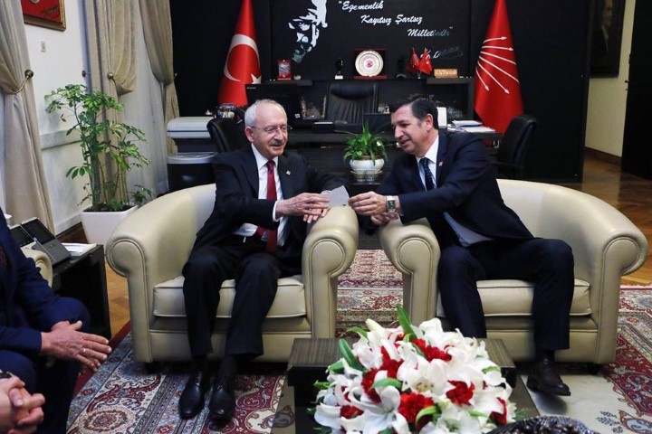 Asiye teyze,Kılıçdaroğlu için ördü