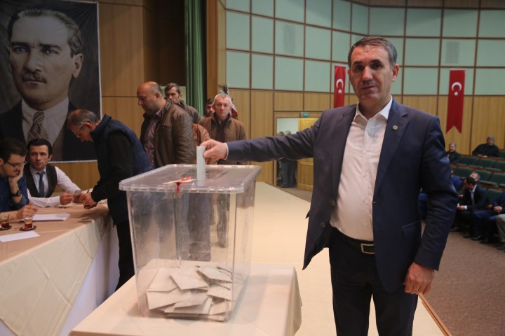 Arabacı 1 oyla başkan