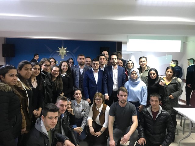 AK gençlik, yerel yöneticiliği tartıştı