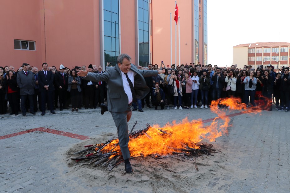 Nevruz ateşi yandı