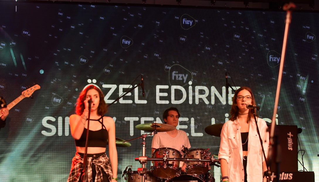 Geleceğin yıldızlarından İzmir’de muhteşem performans